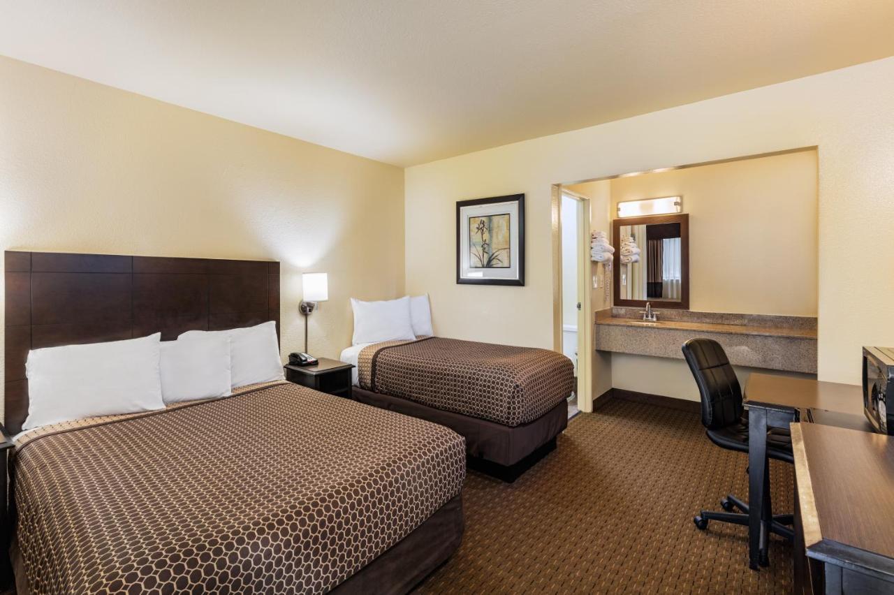 Lemon Heights Inn Tustin Bagian luar foto