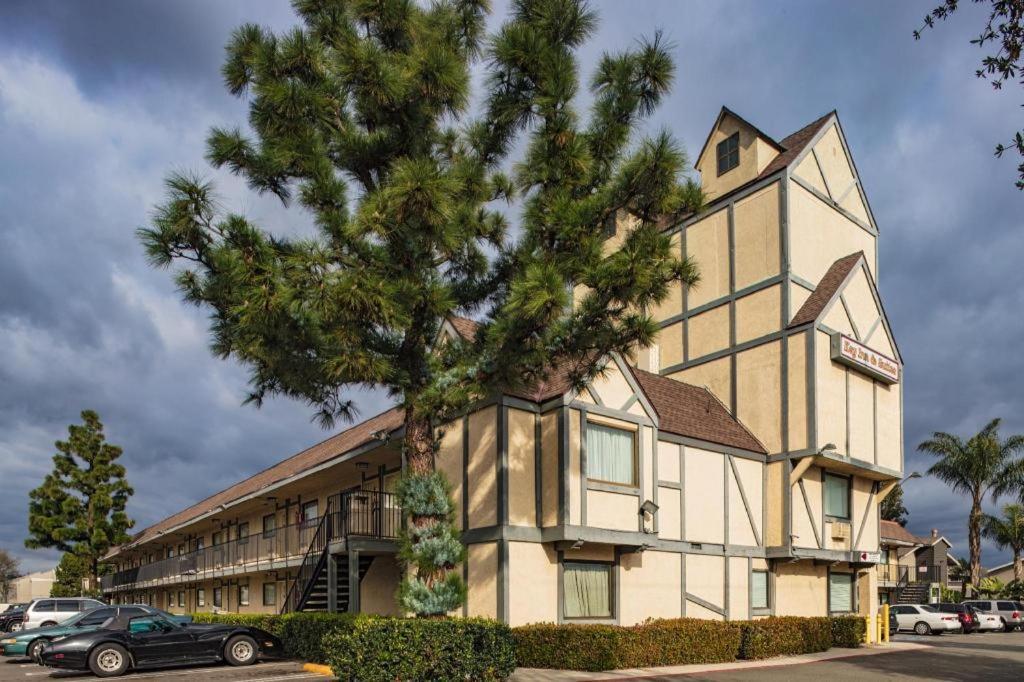 Lemon Heights Inn Tustin Bagian luar foto
