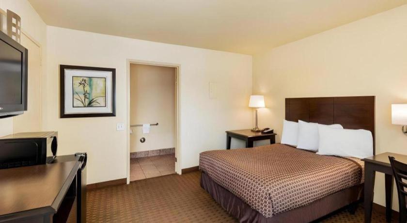 Lemon Heights Inn Tustin Bagian luar foto