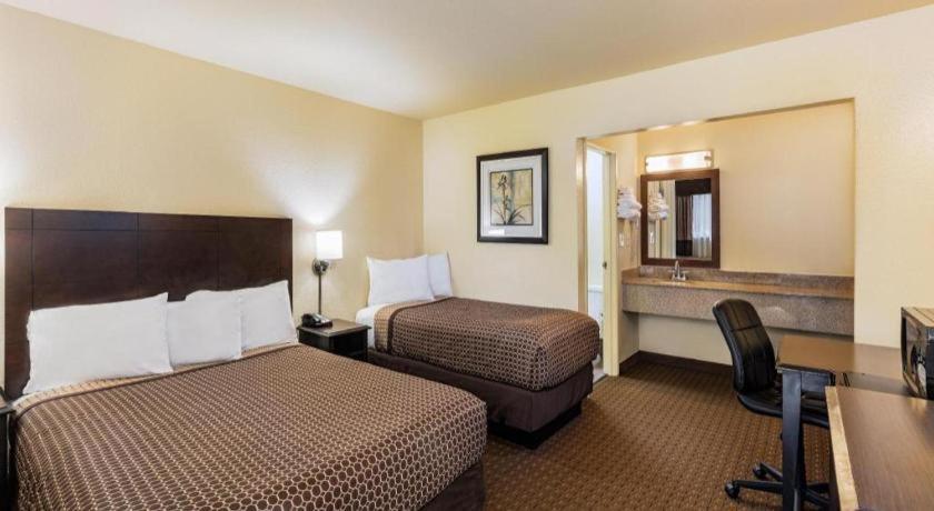 Lemon Heights Inn Tustin Bagian luar foto