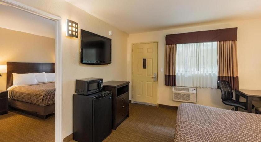 Lemon Heights Inn Tustin Bagian luar foto