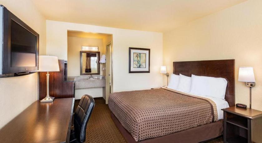 Lemon Heights Inn Tustin Bagian luar foto