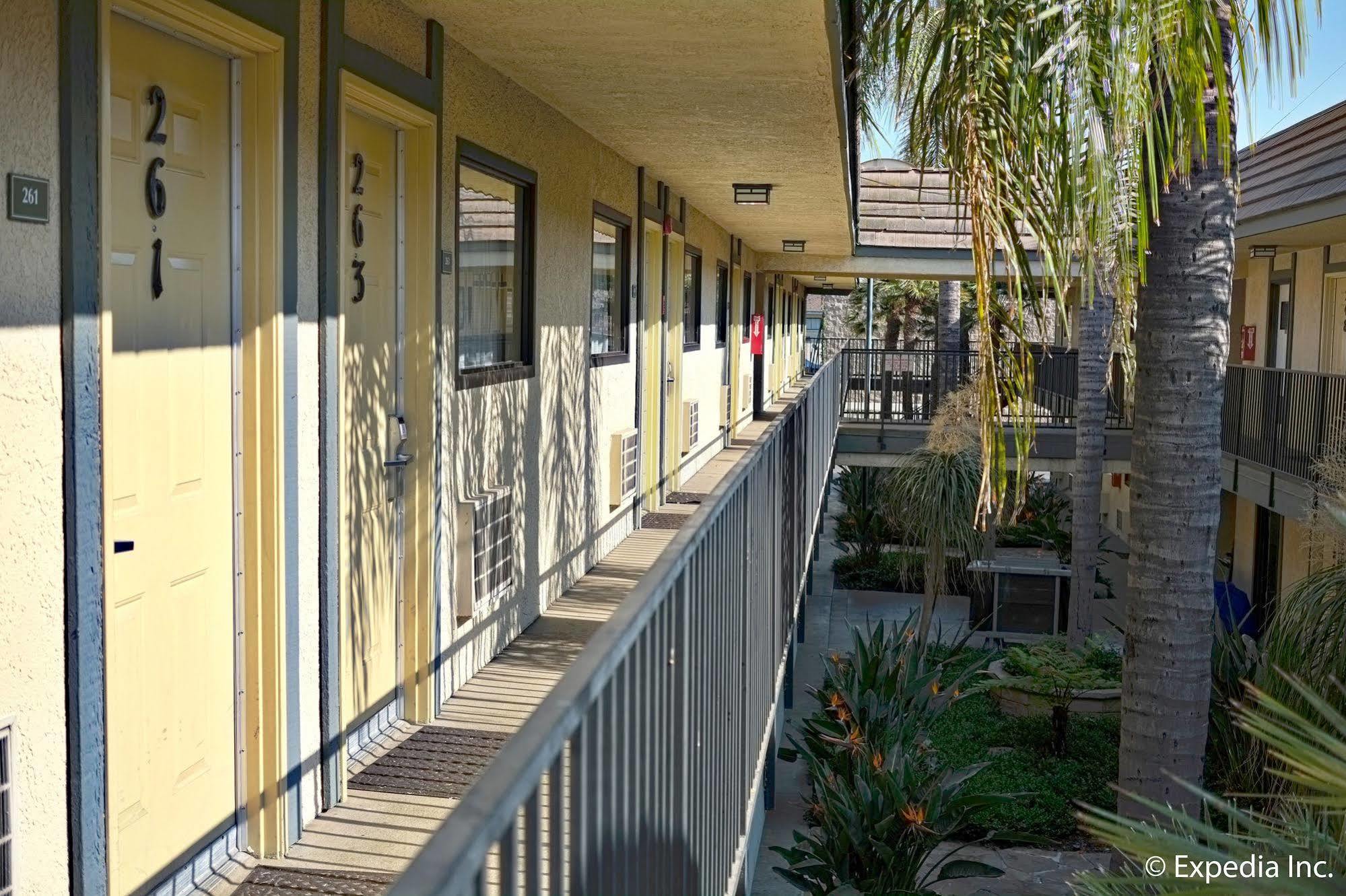 Lemon Heights Inn Tustin Bagian luar foto