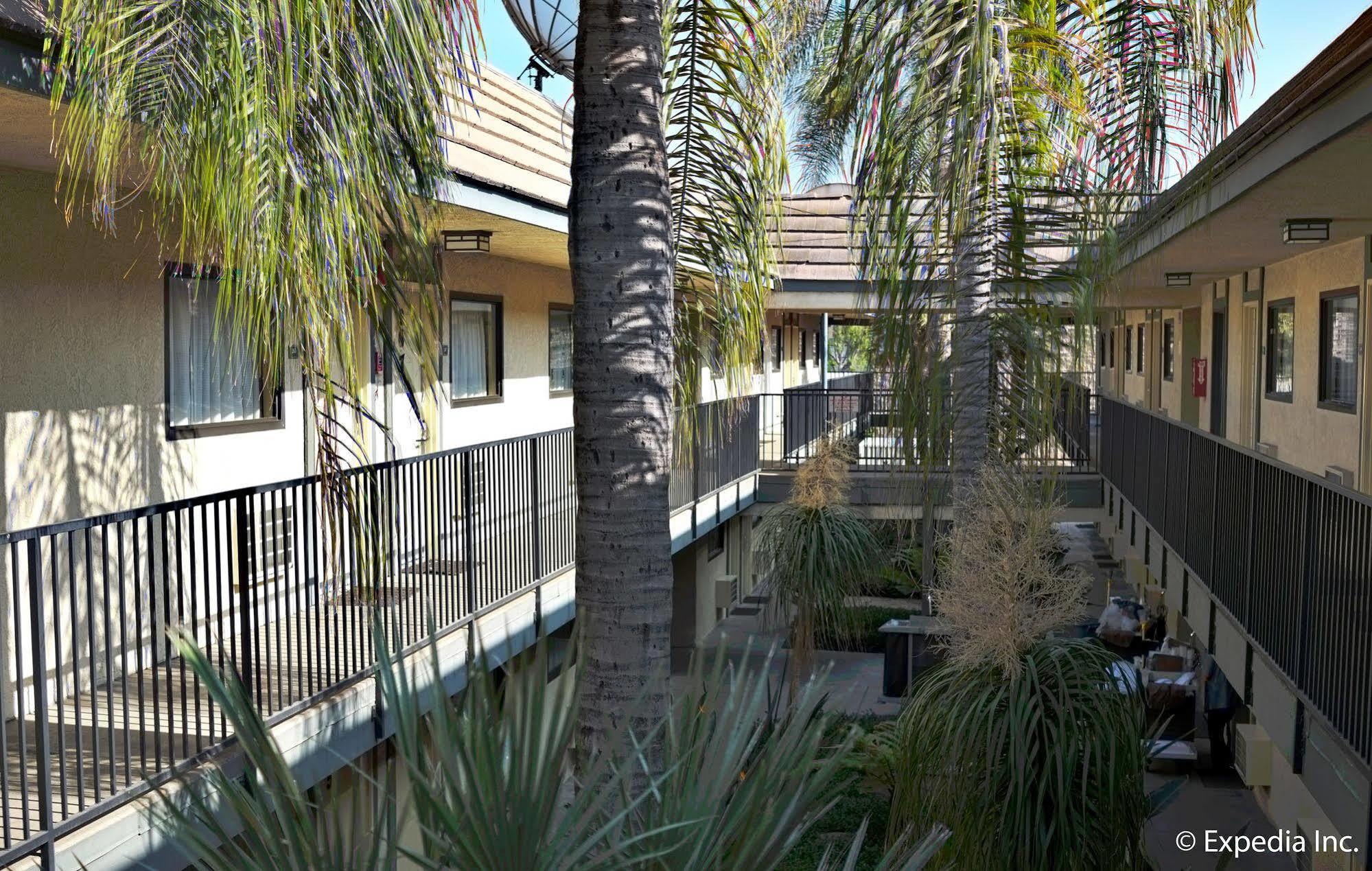 Lemon Heights Inn Tustin Bagian luar foto
