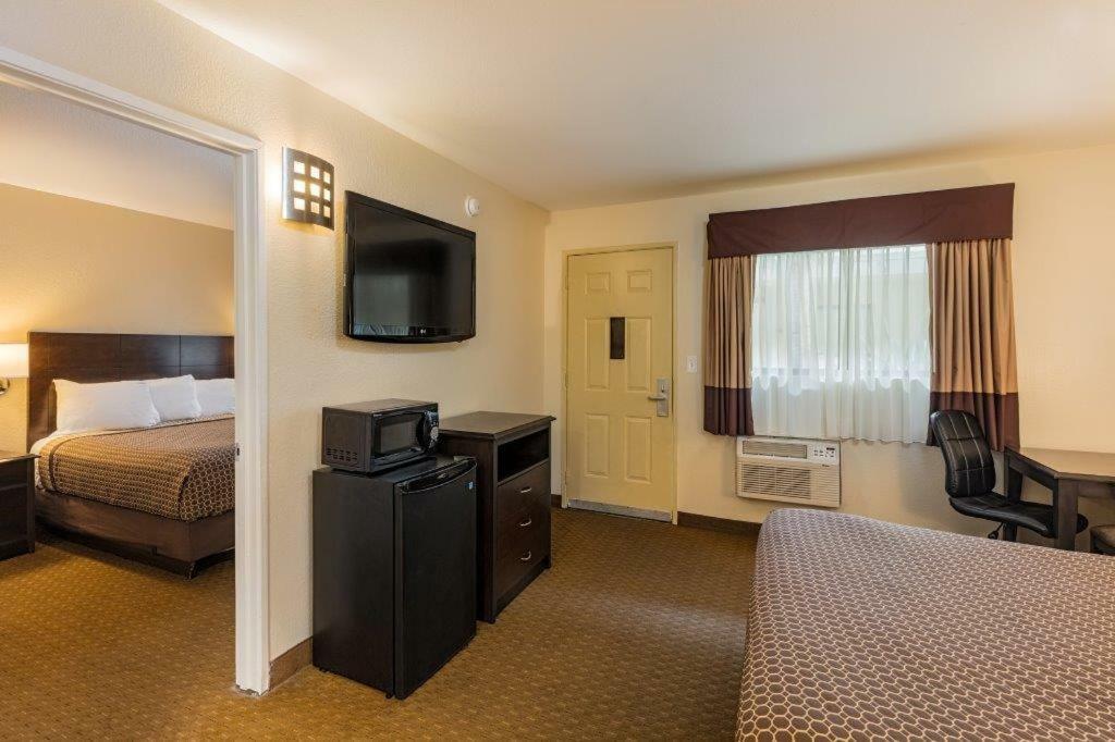 Lemon Heights Inn Tustin Bagian luar foto
